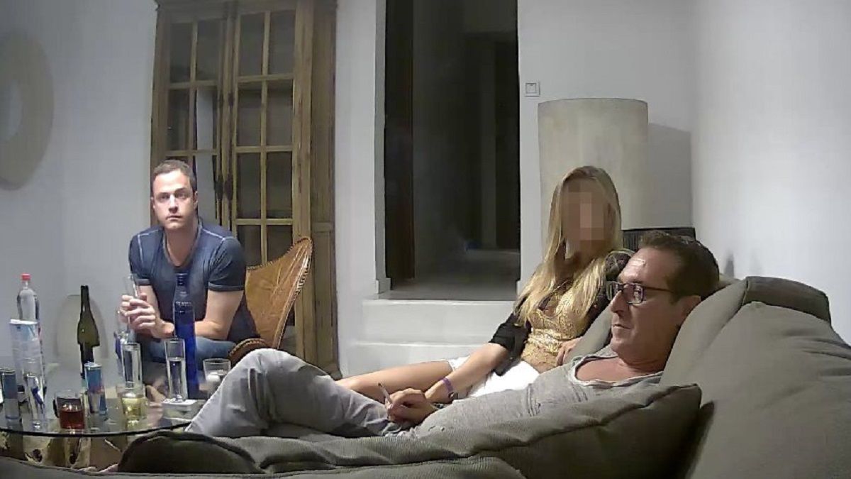 Віце-канцлер Австрії подав у відставку через скандальне відео з росіянкою