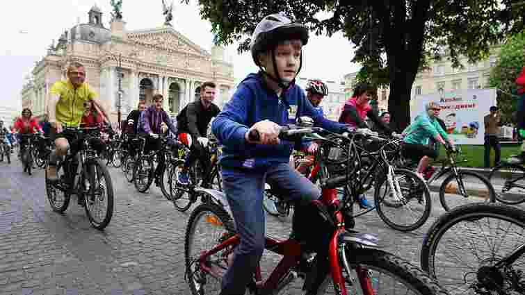 Більше тисячі велосипедистів проїхалися вулицями Львова на Велодень