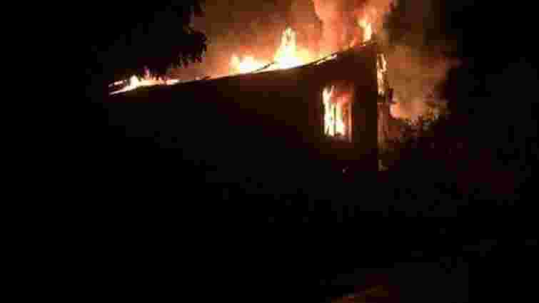 На Рівненщині після удару блискавки згорів будинок поліцейського