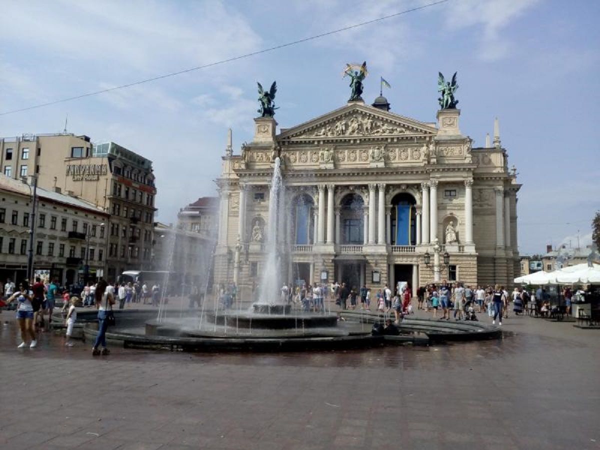 На демонтаж фонтану перед львівським Оперним театром витратять 300 тис. грн