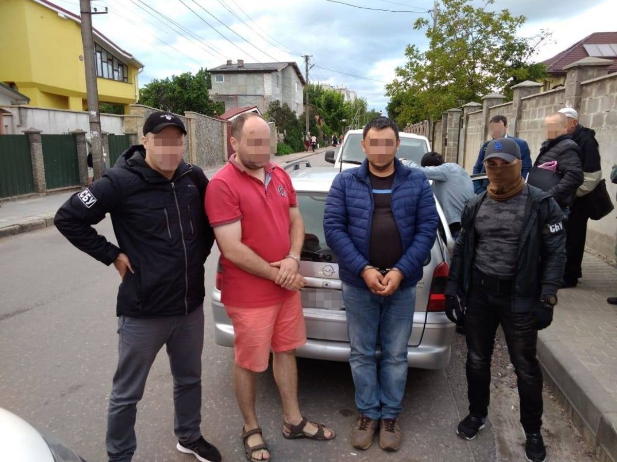 За вимагання грошей у підприємців біля Львова затримали банду рекетирів