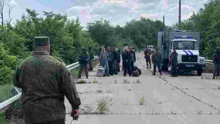Російські бойовики повернули з окупованих територій Луганщини 60 українських в'язнів