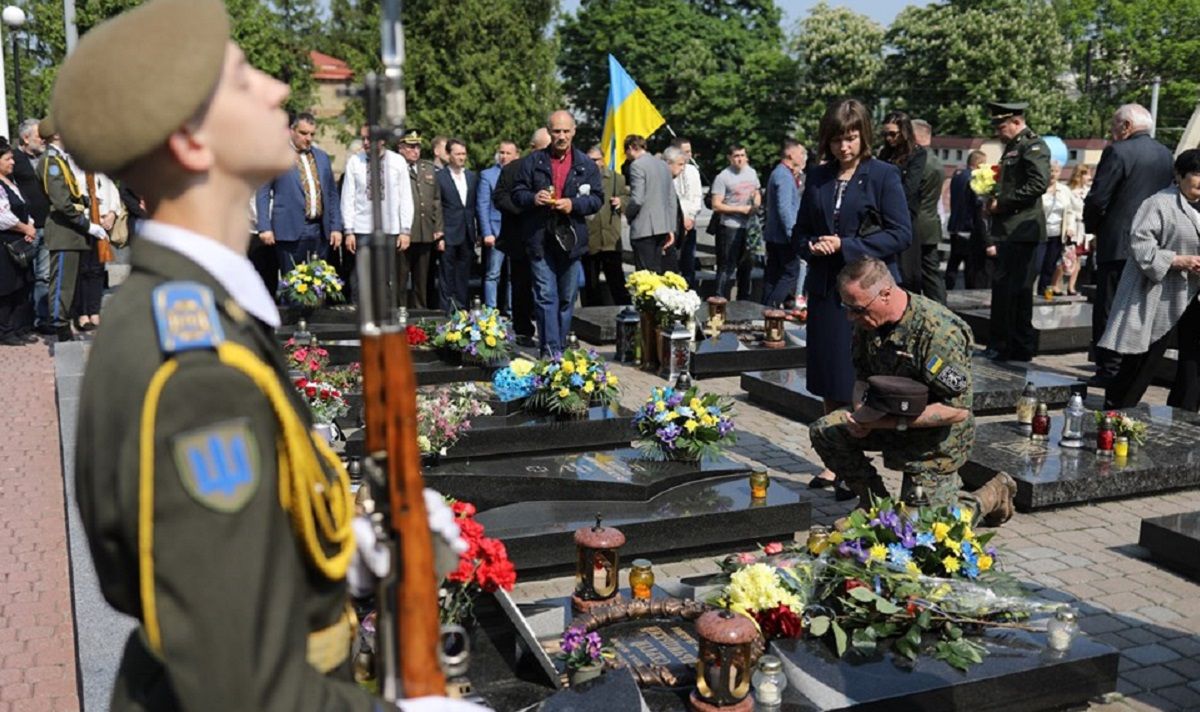 Сьогодні Львів відзначає День Героїв, які віддали життя за волю України