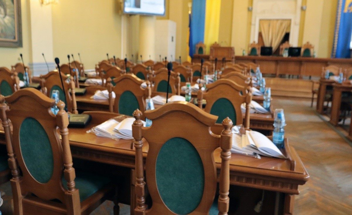«Ми в цю містечкову політику не бавимось»
