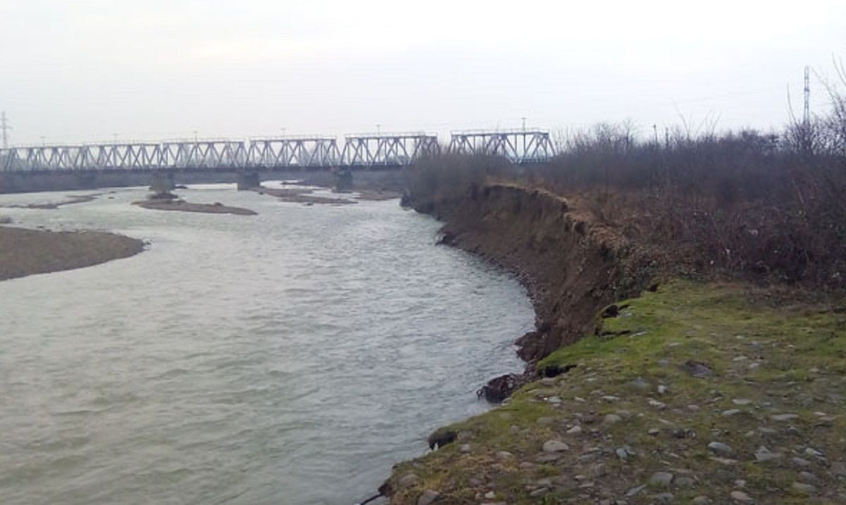 На Закарпатті після паводку в річці виявили тіло дівчинки 