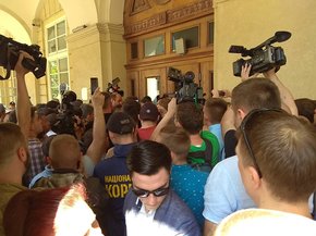 Група псевдоактивістів штурмом захопила Львівську міськраду