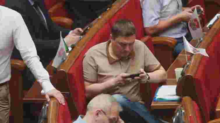 Дмитра Добродомова підловили на геймерстві у сесійній залі Верховної Ради