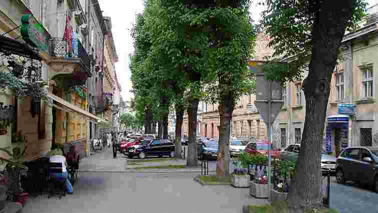 На два дні частково перекриють для руху транспорту дві вулиці у центрі Львова