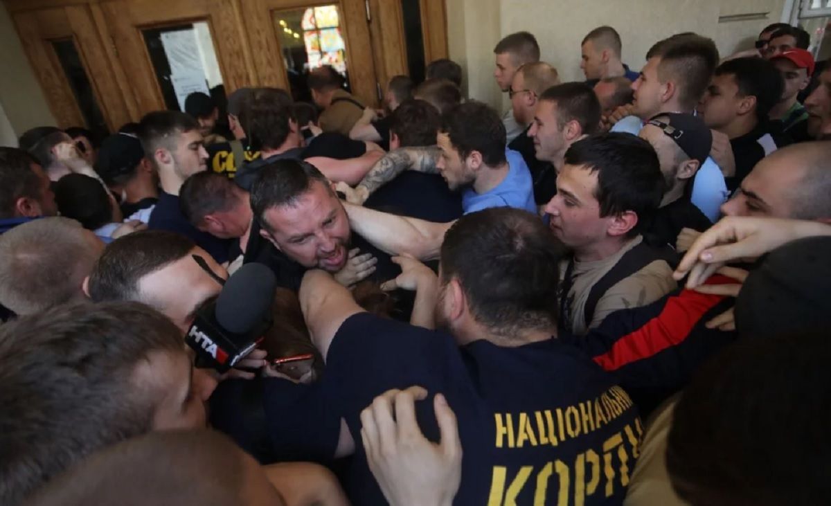 Брифінг мера Львова щодо протестів під Ратушею. Прямий ефір