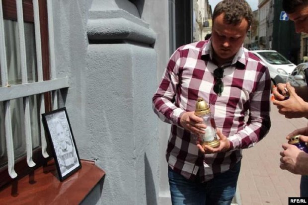 Під головним офісом поліції у Львові запалили лампадки в пам'ять про 5-річного Кирила Тлялова