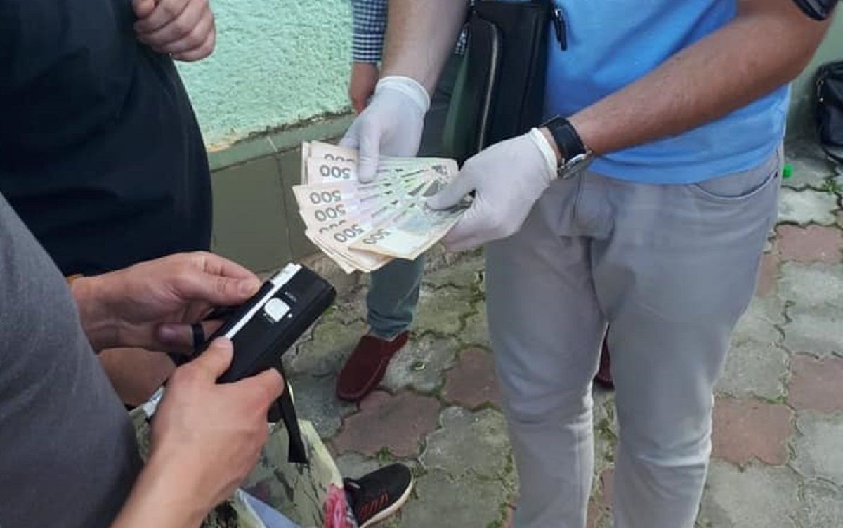 На Львівщині затримали громадського активіста за вимагання 30 тис. грн у бізнесмена