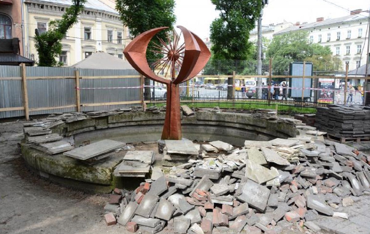 Елемент фонтана «Кульбаба» з пл. Галицької спробують використати в інтер’єрі нового водограю