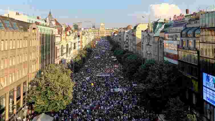 Понад 120 тис. чехів вийшли на вулиці Праги з вимогою відставки прем’єр-міністра