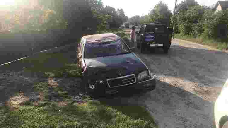 Унаслідок перекидання автомобіля на Яворівщині постраждали двоє людей
