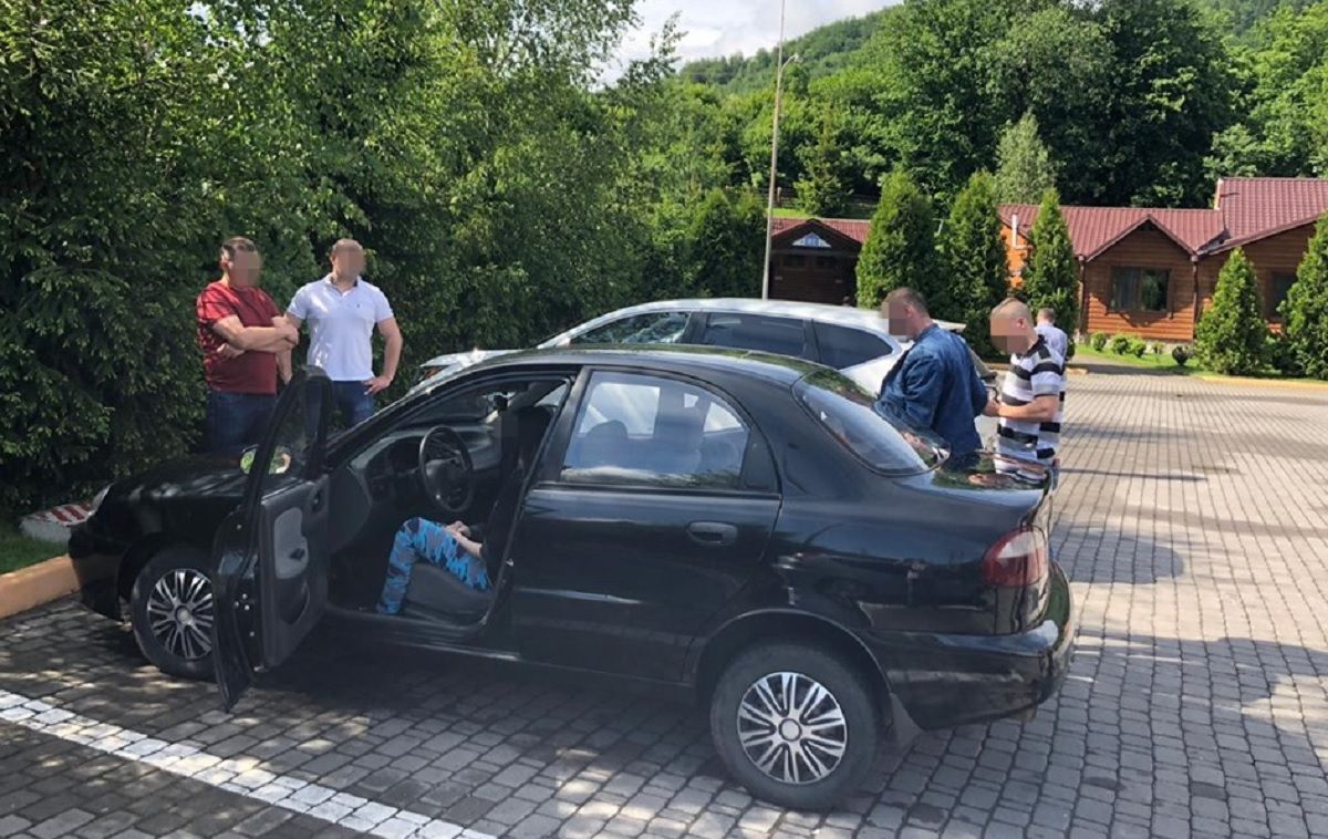 Працівники СБУ затримали на хабарі одного з керівників Сколівського відділення поліції