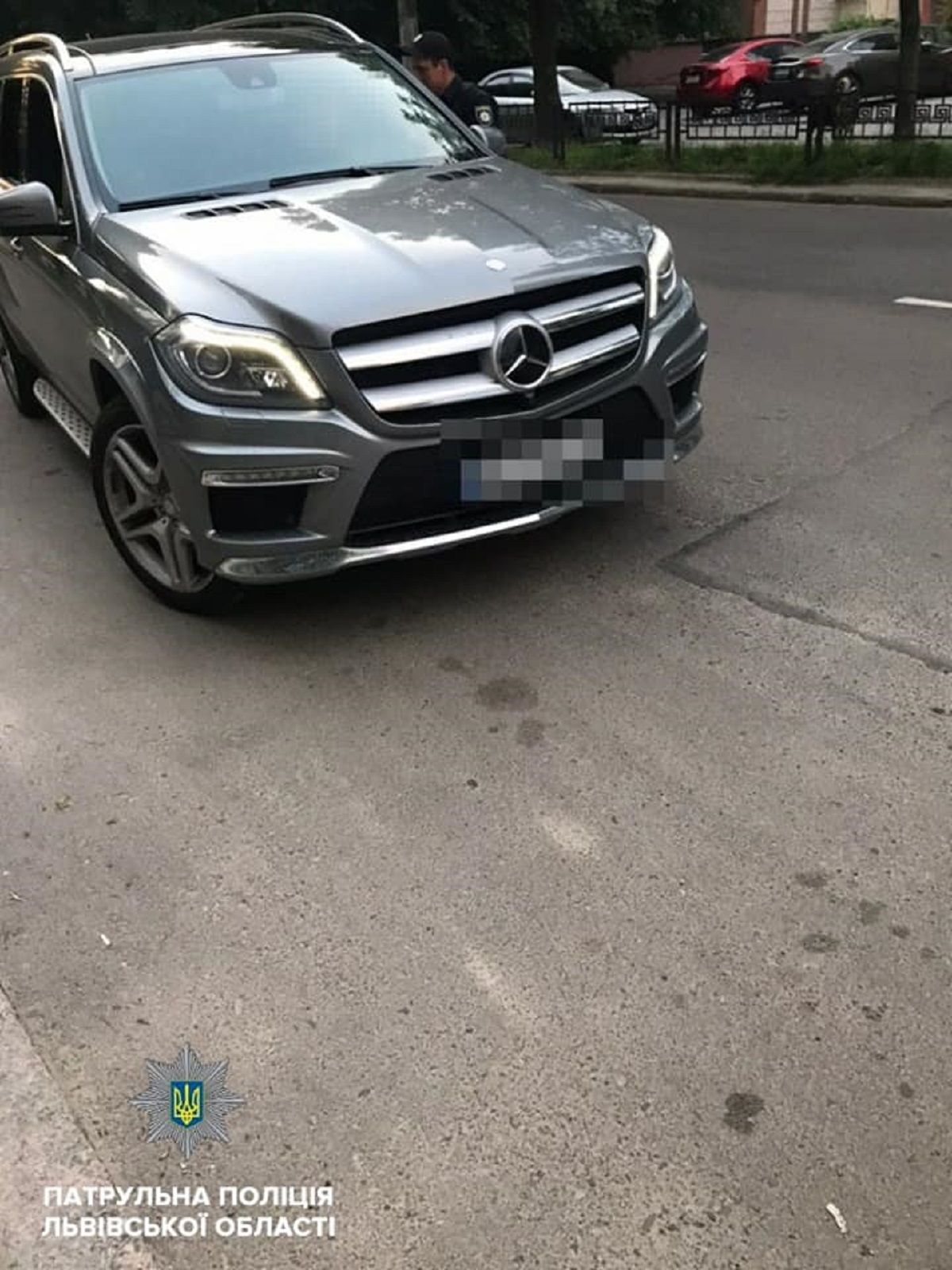 У Львові п'яний водій втік з місця аварії та вчинив  стрілянину 