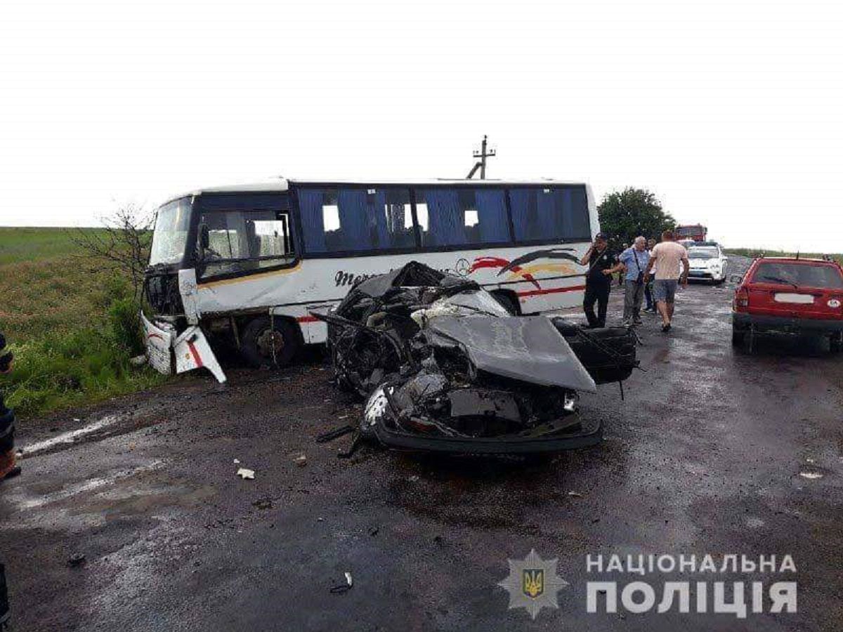 22-річний чоловік загинув у зіткненні легковика з маршруткою на Рівненщині