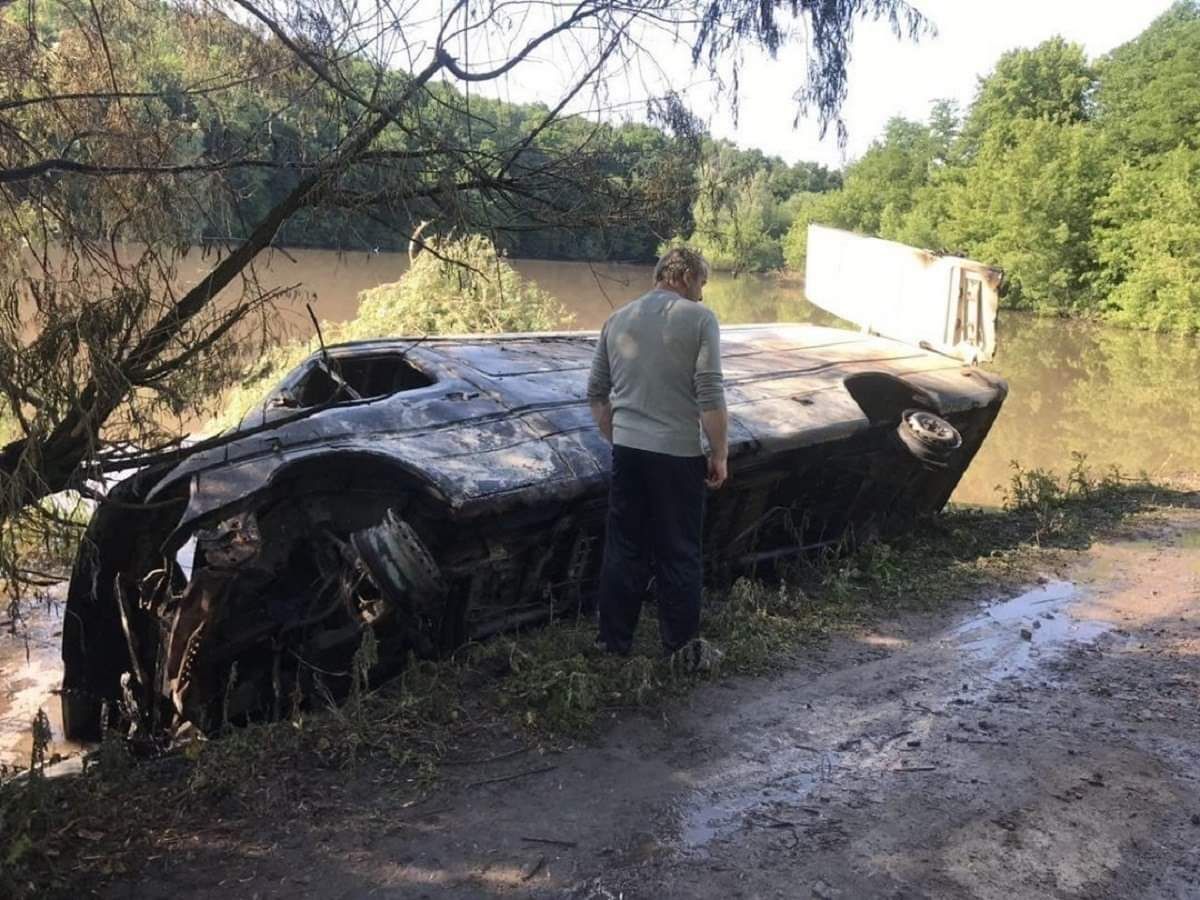Влада заявила про відсутність небезпеки через потрапляння отрутохімікатів у річку Рось