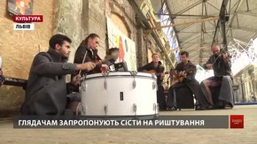 Львівський театр ставить виставу «Pentecost» із живою музикою і риштуваннями замість крісел