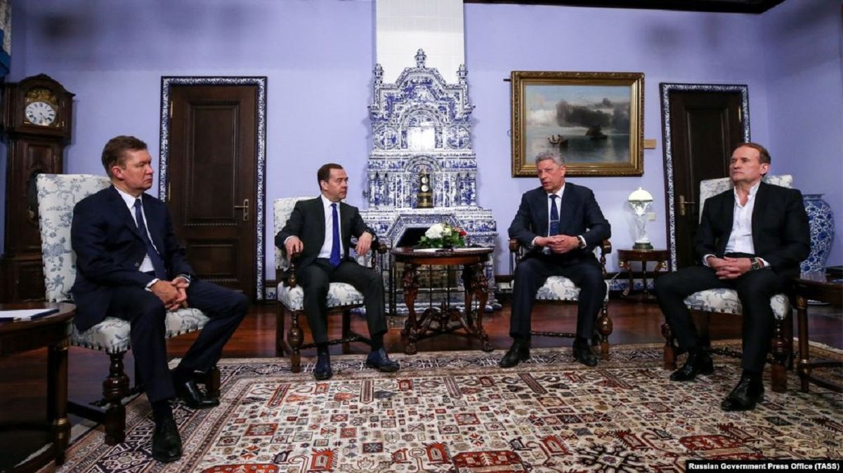 Адміністрація президента здивована відсутністю реакції ГПУ на візити Медведчука і Бойка до Росії