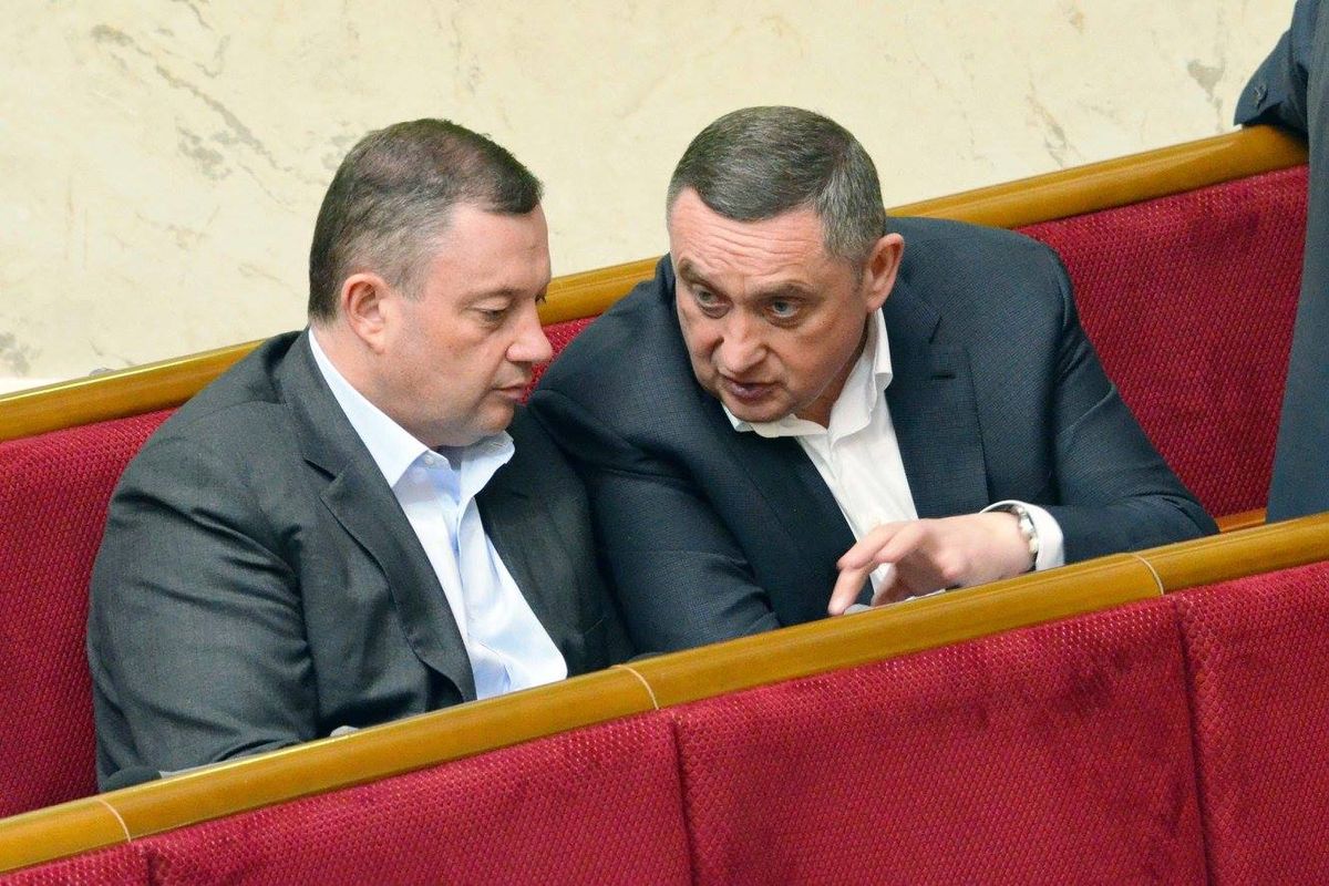 Брати Дубневичі очолили рейтинг найбільш згадуваних нардепів у розслідуваннях ЗМІ