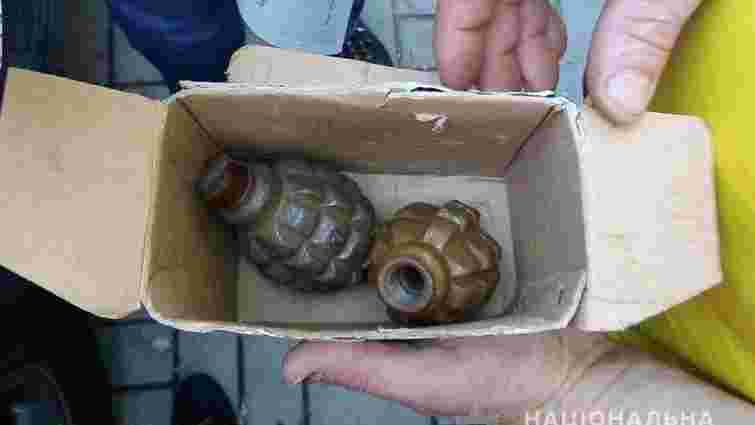 У Дніпрі затримали жінку, яка продавала бойові гранати в підземному переході