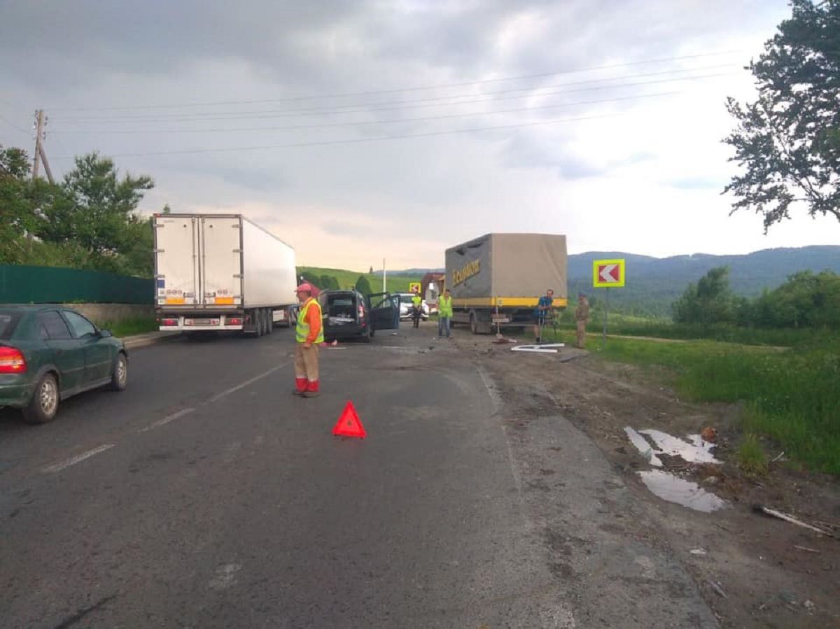 На Сколівщині внаслідок лобового зіткнення з вантажівкою загинув водій легкового автомобіля 