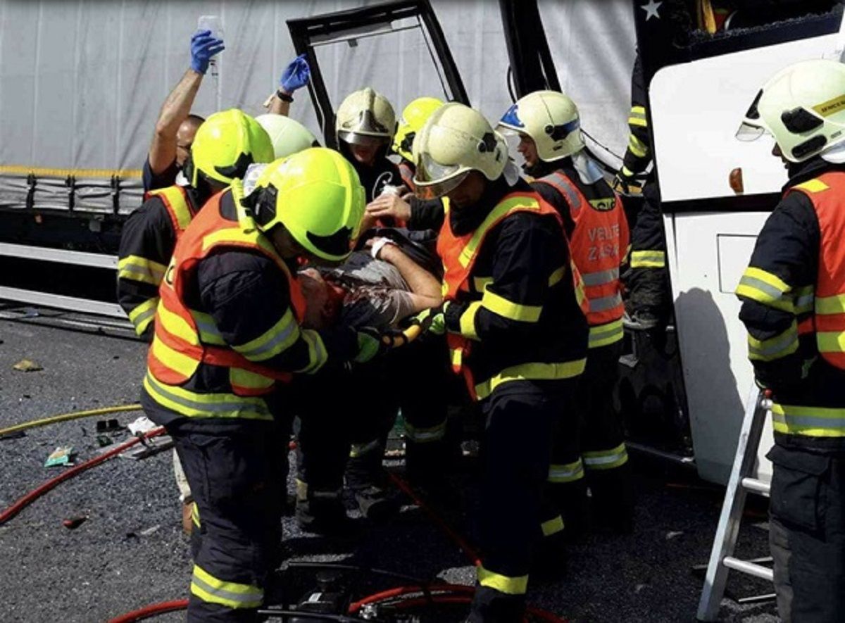 У Чехії автобус з дітьми врізався у вантажівку, 18 потерпілих