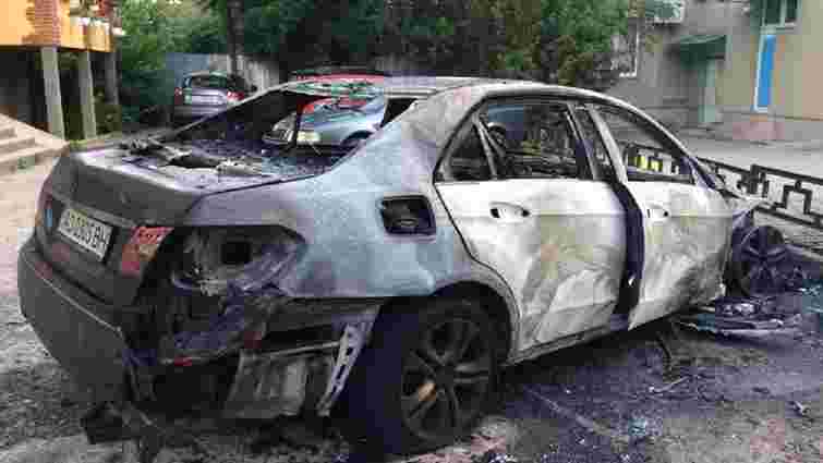Екс-заступнику мера Ужгорода спалили автомобіль