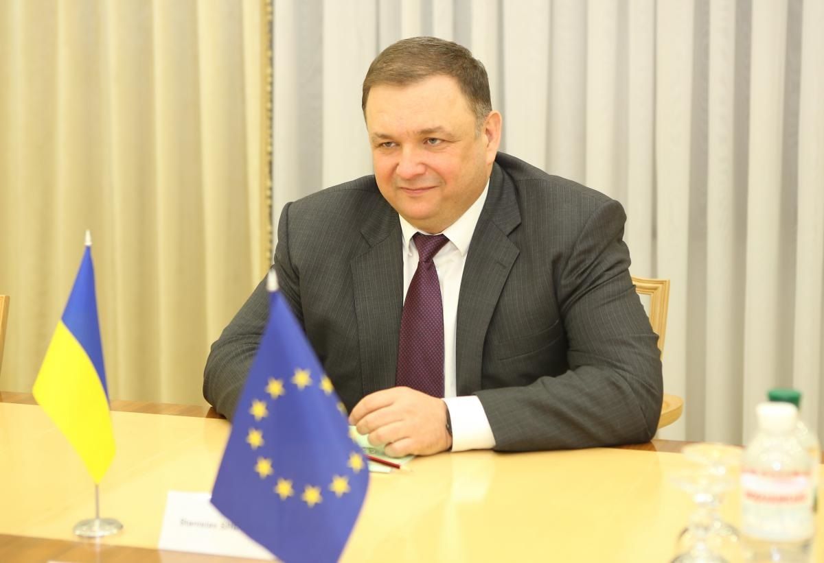 Колишнього голову Конституційного Суду запідозрили у зловживанні службовим становищем