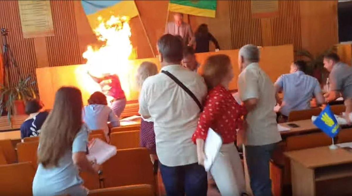 Підприємець з Бердичева спробував спалити себе на сесії міської ради