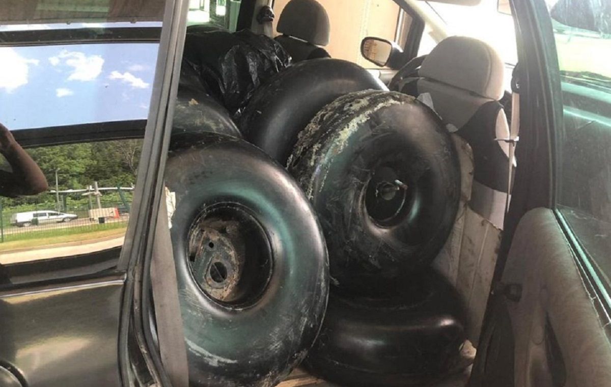 У пункті пропуску на Львівщині митники вилучили 24 автомобільні газові балони 