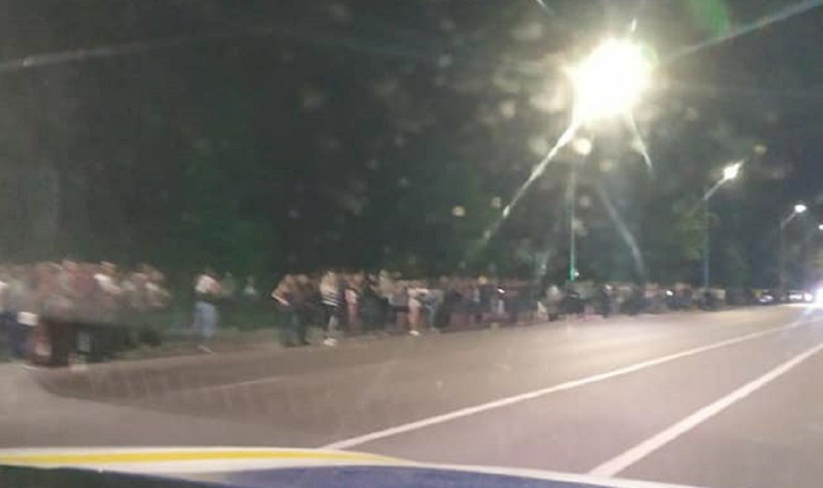 Львівські патрульні розігнали учасників масових вуличних перегонів у Рясному