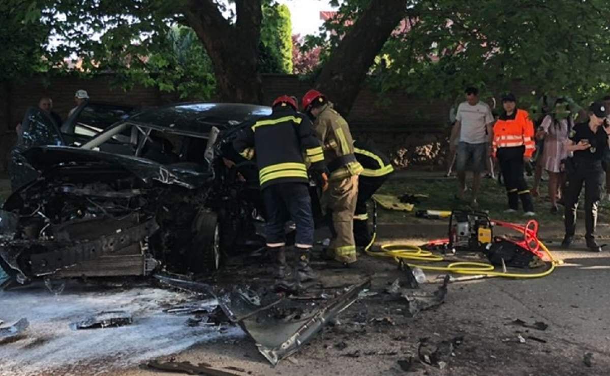 В Ужгороді 21-річна студентка на Porsche Cayenne потрапила в ДТП
