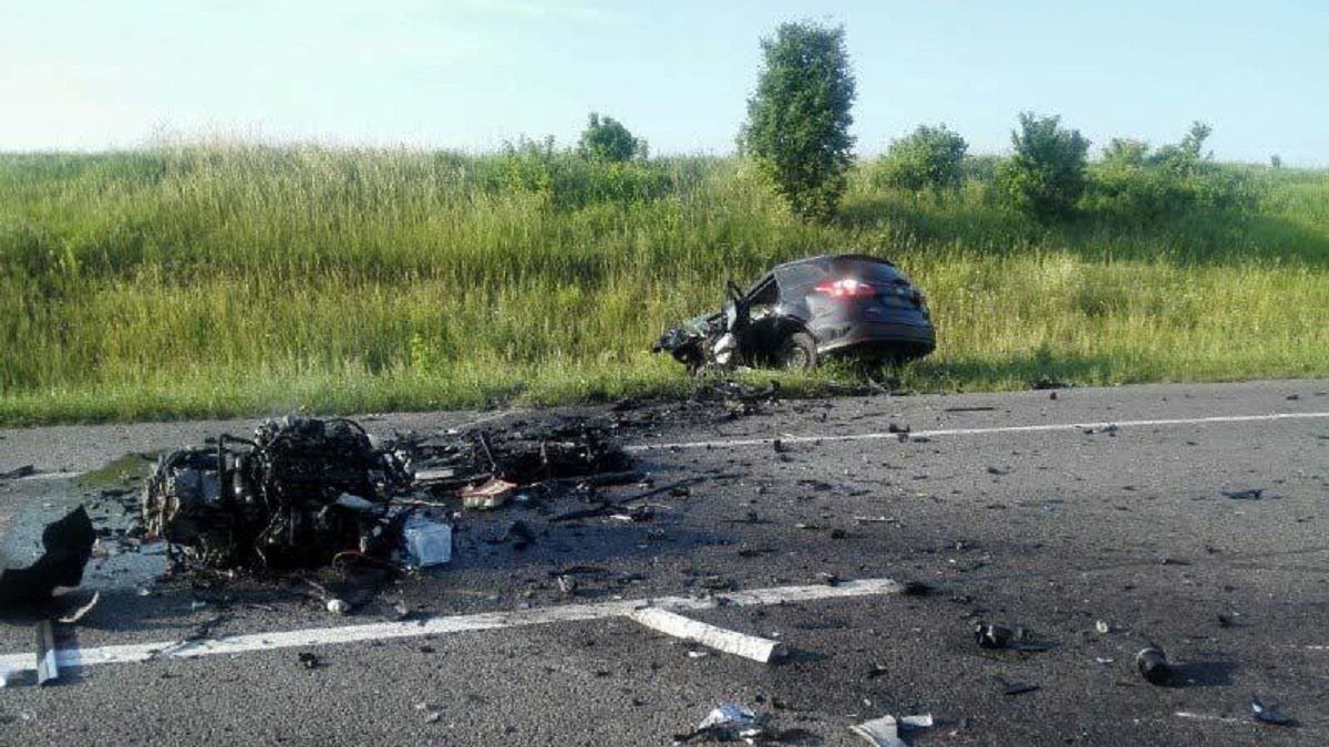 На Рівненщині внаслідок лобового зіткнення авто загинули двоє водіїв