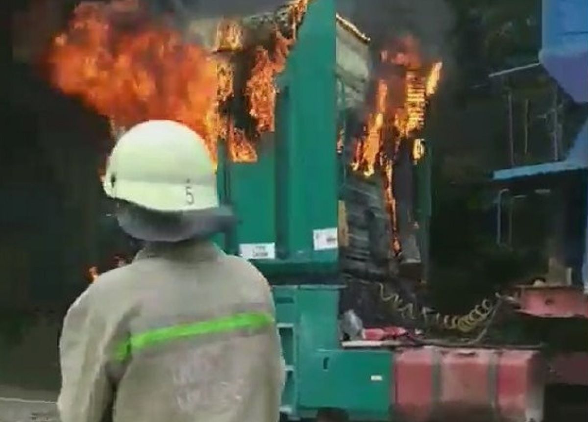 У Дрогобицькому районі на Львівщині під час руху загорілася фура