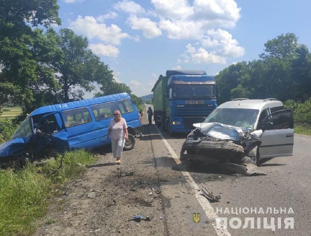 У Золочівському районі в ДТП загинув водій, постраждали двоє пасажирів