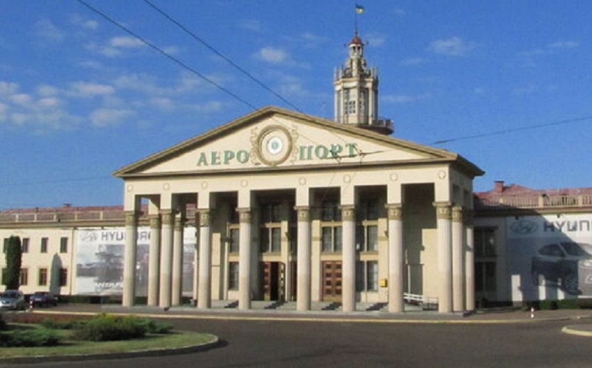 Львівський аеропорт відновлює прийом рейсів через старий термінал