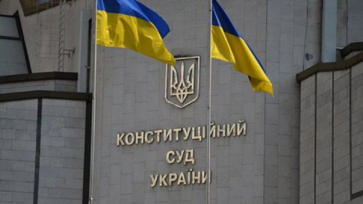 Конституційний суд просять визнати мовний закон неконституційним