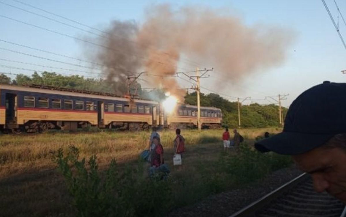Поблизу Дніпра під час руху загорілася електричка