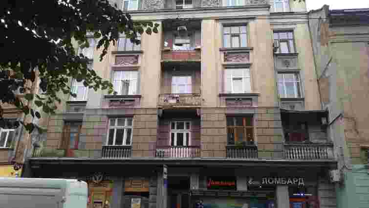 У будинку в центрі Львова виявили тріщину в стіні: ділянку обгородили