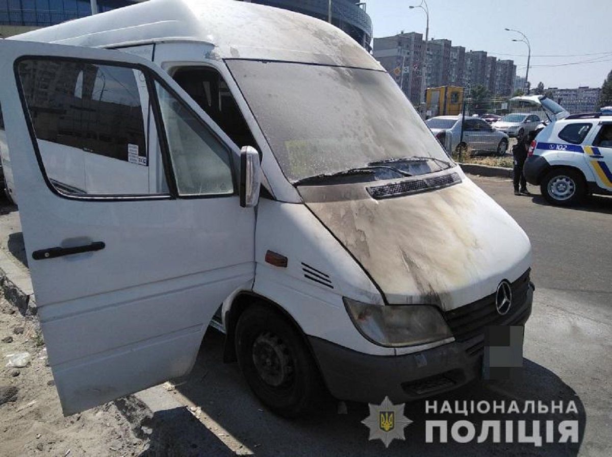 У Києві невідомі закидали маршрутки «коктейлями Молотова»
