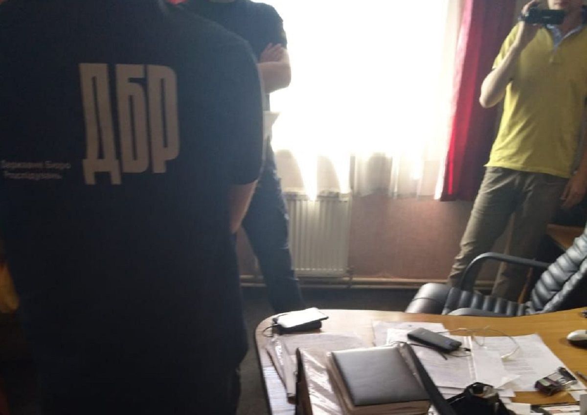 ДБР у Львові затримало посадовця ДСНС за вимагання 8000 грн хабара
