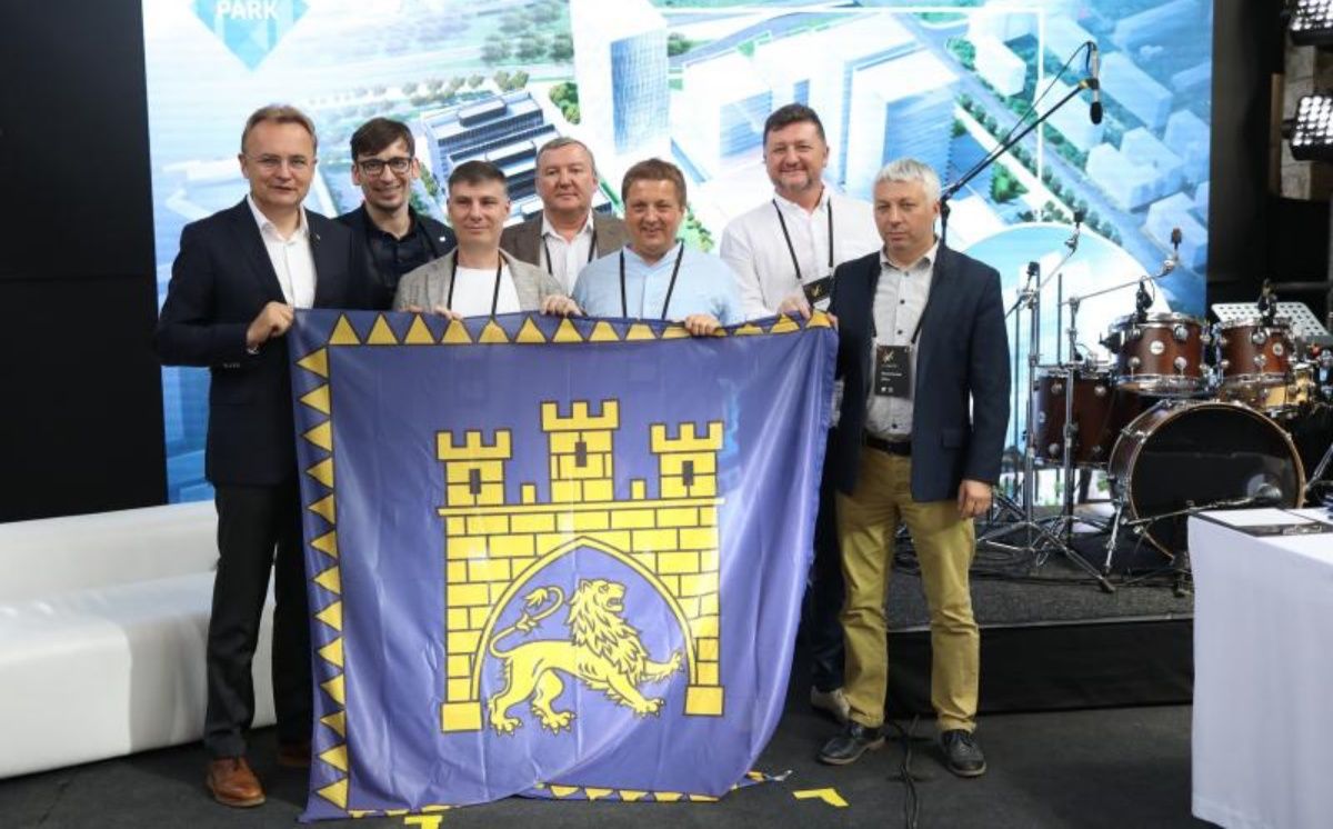 У Львові підписали договори із резидентами масштабного IT-парку