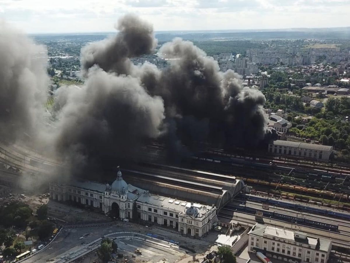 Масштабна пожежа біля львівського вокзалу