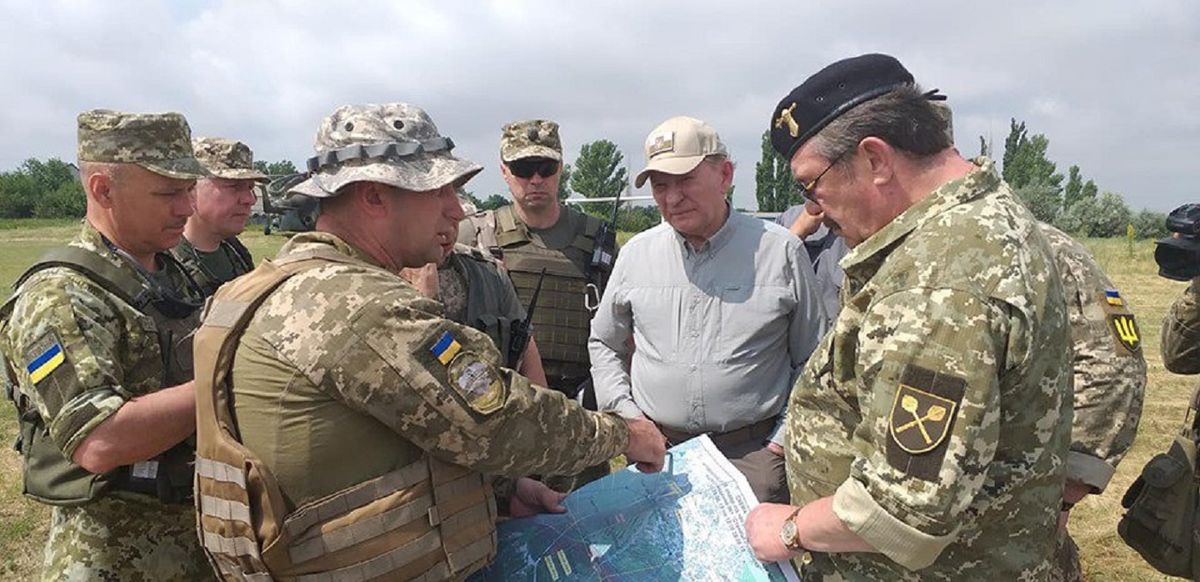 Леонід Кучма проінспектував розведення сил біля Станиці Луганської