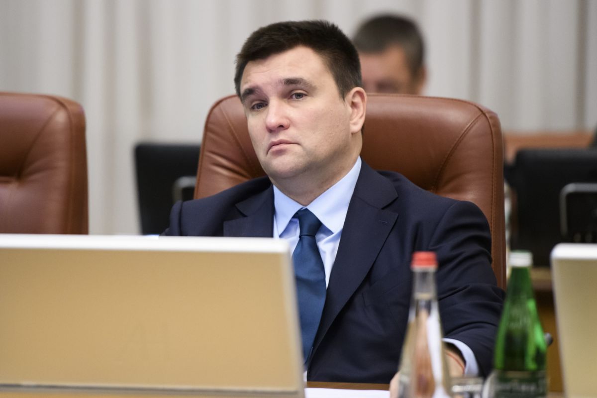 Зеленський вимагає покарати міністра Клімкіна, дипломат у відповідь збирає «політичну команду»