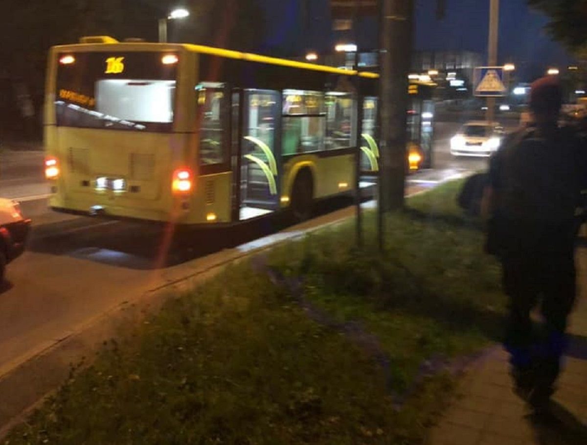 У Львові 19-річний хлопець вчинив стрілянину в автобусі №16 