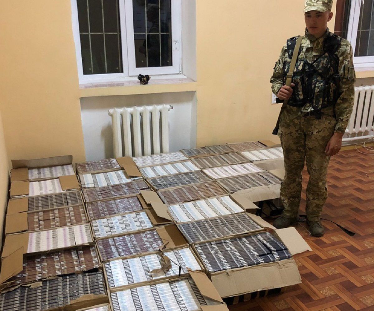 Прикордонники Львівського загону затримали контрабандистів з майже 19 тис. пачок сигарет