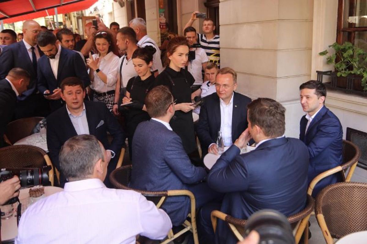 Зеленський прогулявся містом та спробував львівську каву
